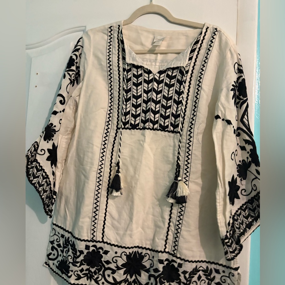 EUC brand is Chicos size 1. No stretch. Final price